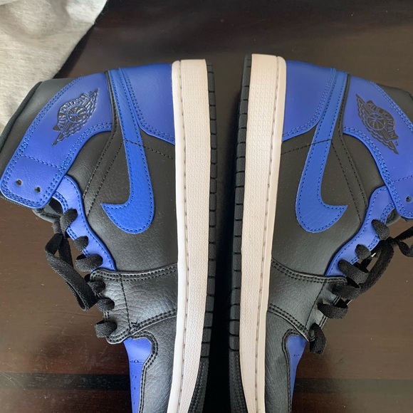 Jordan 1 Mid Hyper Royal Tumbled Leather - Picture 10 of 13